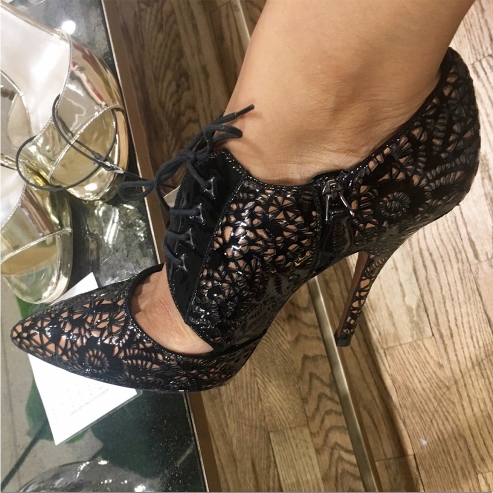 Laser cut perforated, lace up heels size 40 - Picture 2 of 8